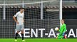 Sparťané David Pavelka a Milan Heča po druhé inkasované brance v souboji Evropské ligy na AC Milán