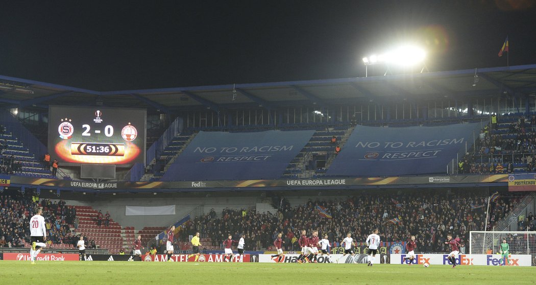 Zavřený sektor na sparťanském stadionu kvůli rasismu. Kotel domácích se přesunul dolů