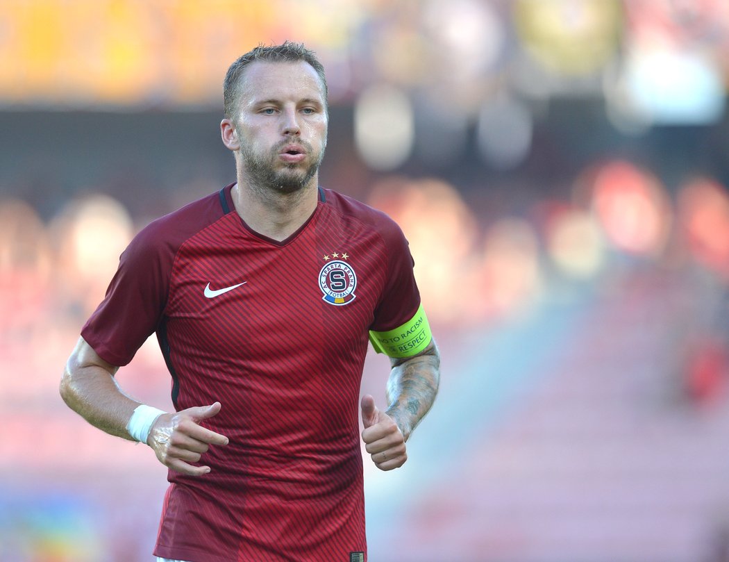 Sparťanský kapitán Michal Kadlec v zápase s CZ Bělehrad na Letné