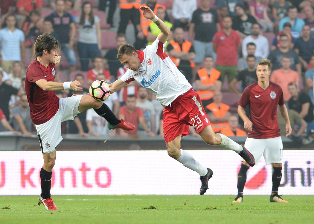 Tomáš Rosický v utkání odvety 3. předkola Evropské ligy s CZ Bělehrad