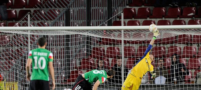 Gólman Sparty Tomáš Vaclík se snažil seč mohl, ale čisté konto v zápase Evropské ligy proti Bilbau neudržel. I tak ale Letenští vyhráli 3:1