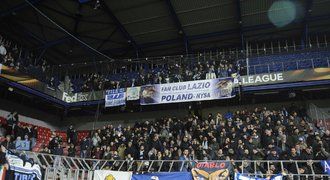 UEFA šetří fanoušky Sparty a Lazia. Kvůli pyrotechnice a rasismu v EL