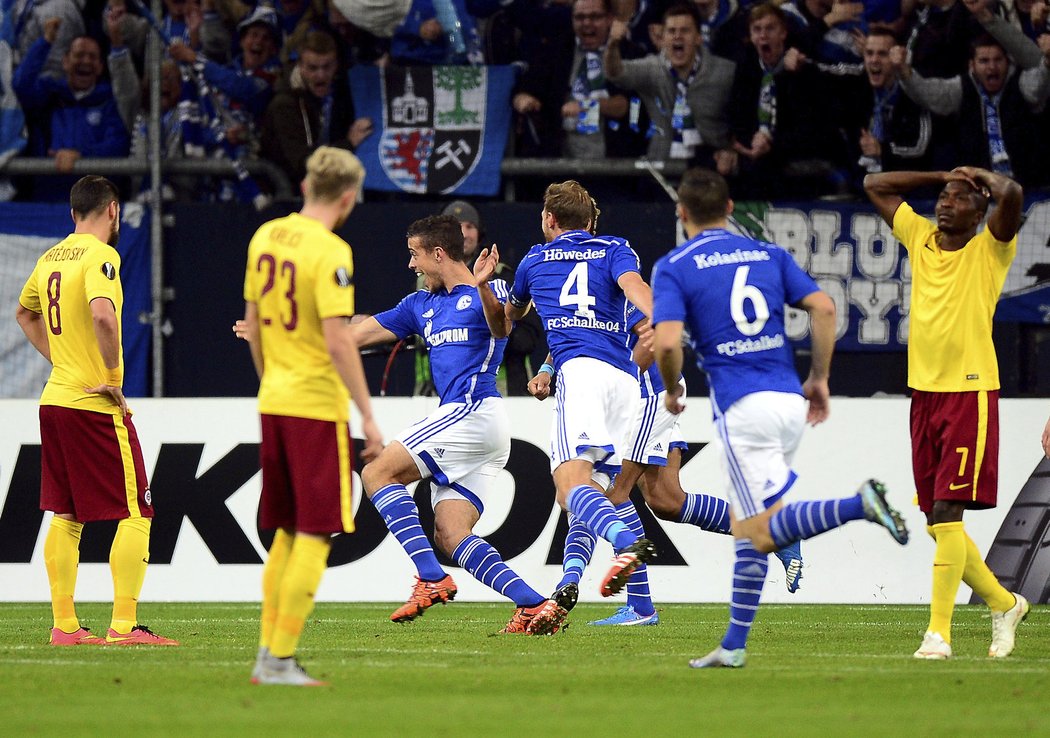 Franco Di Santo se raduje z úvodního gólu Schalke proti Spartě na 1:0