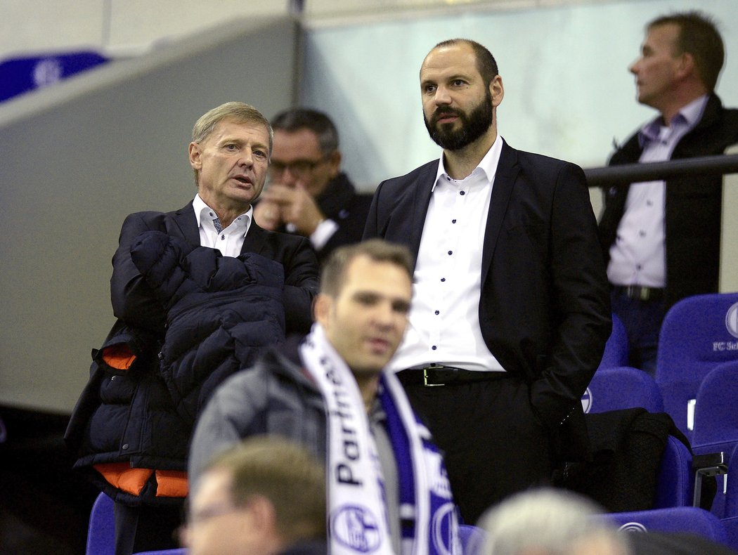 Zdeněk Ščasný na tribuně při zápase Sparty na půdě Schalke