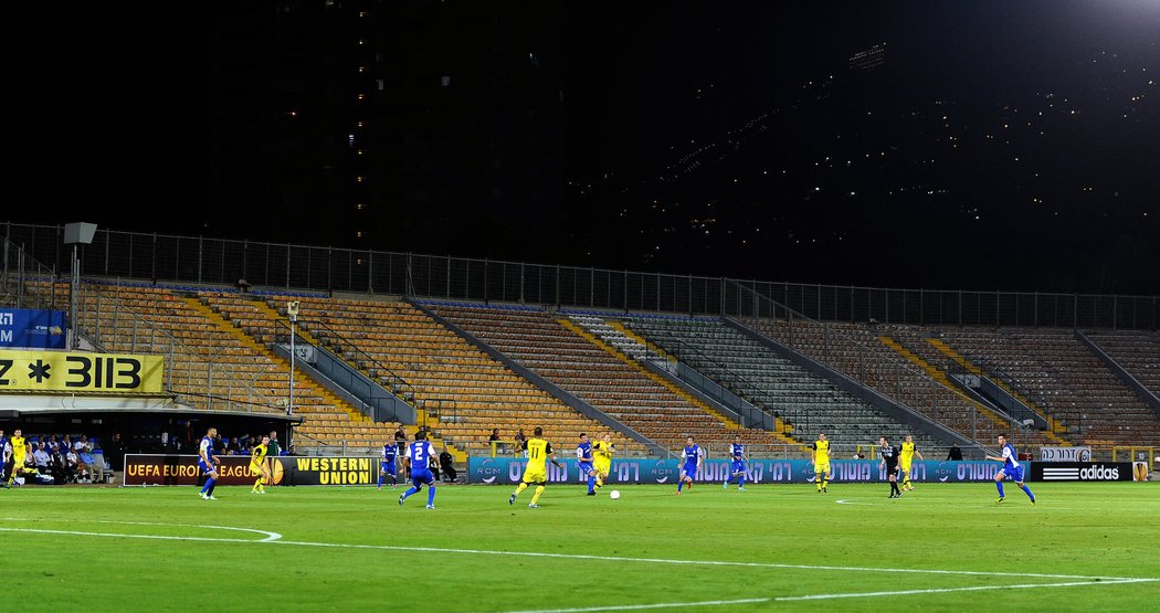 Zápas Evropské ligy mezi Šmonou a pražskou Spartou se hrál v ponuré atmosféře