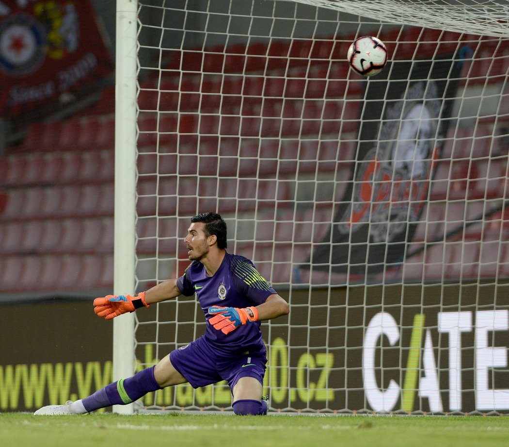 Florin Nita inkasuje gól z penalty