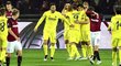 Fotbalisté Villarrealu oslavují gól do sítě Sparty
