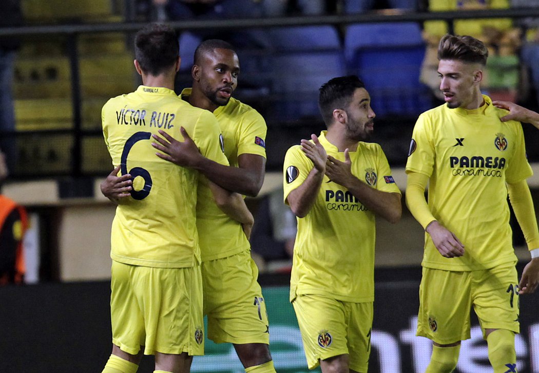 Hráči Villarrealu se radují z branky do sítě Sparty
