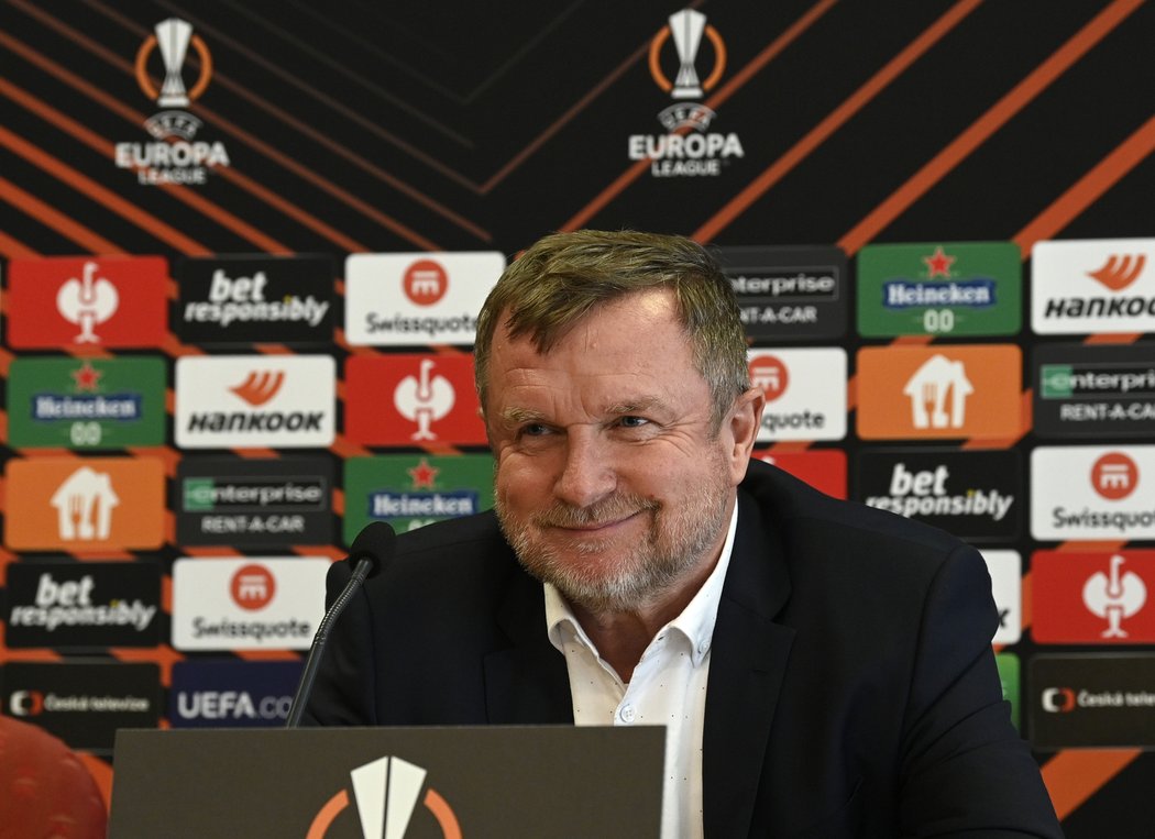 Trenér Sparty Pavel Vrba laboroval nad postupovou matematikou.