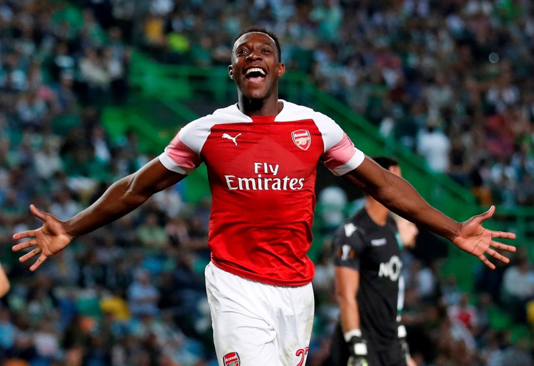 Jásající Danny Welbeck po gólu do sítě Sportingu Lisabon