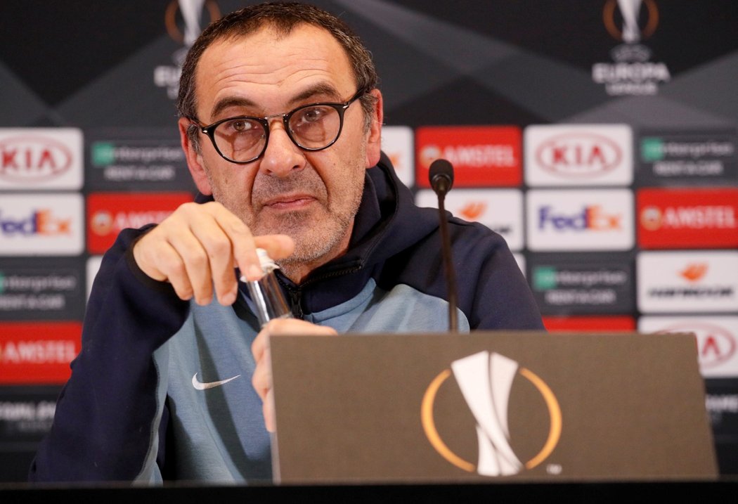 Maurizio Sarri si na tiskové konferenci postěžoval na špatný stav hřiště v Kyjevě