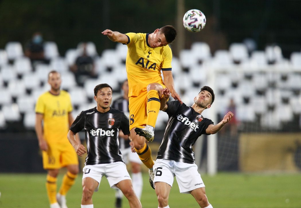 Tottenham se ve 2. předkole Evropské ligy na postup pořádně nadřel. Proti Lokomotivu Plovdiv otočil zápas ve svůj prospěch až v závěru, kdy domácí dohrávali v bez dvou vyloučených hráčů