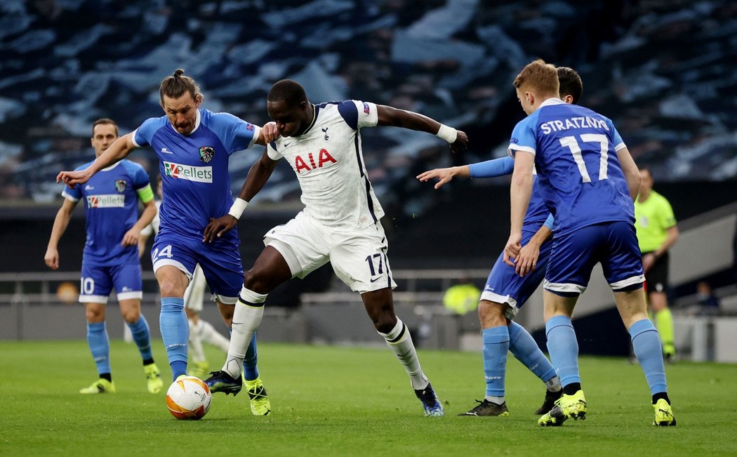 Fotbalisté Tottenhamu postoupili do osmifinále Evropské ligy. V odvetě druhého kola doma deklasovali Wolfsberg 4:0 a navázali na úvodní vítězství 4:1.