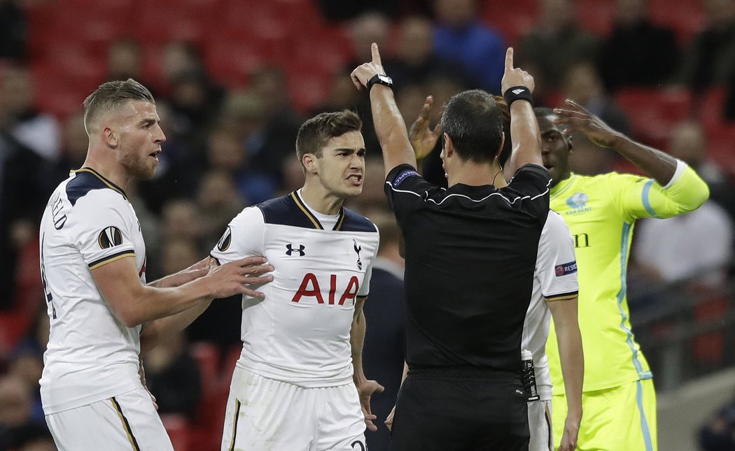 Fotbalisté Tottenhamu byli během neúspěšného utkání s Gentem frustrovaní