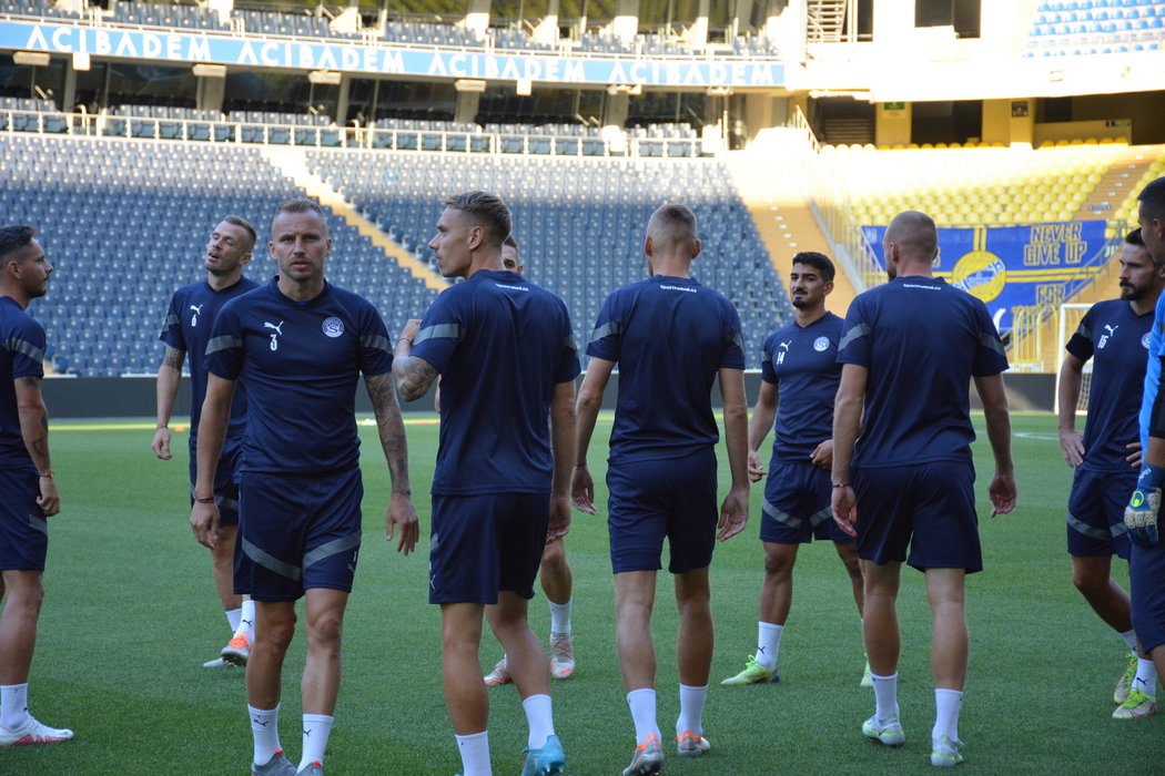 Fotbalisté Slovácka si zatrénovali na velkém stadionu Fenerbahce