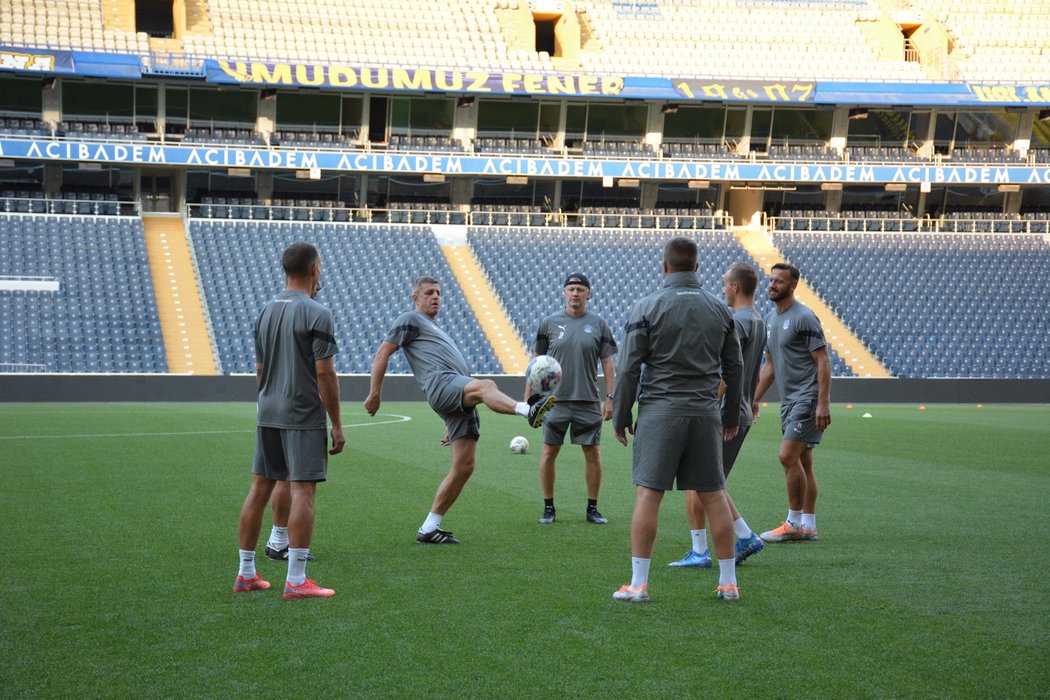 Fotbalisté Slovácka si zatrénovali na velkém stadionu Fenerbahce