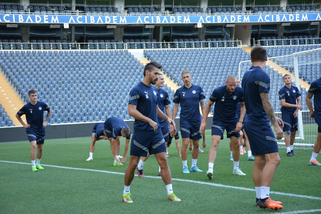 Fotbalisté Slovácka si zatrénovali na velkém stadionu Fenerbahce