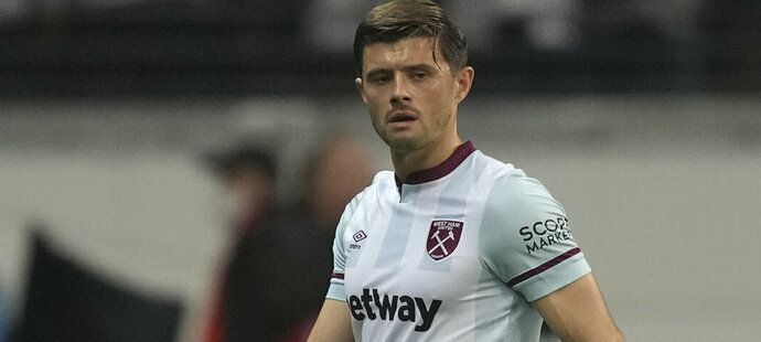 Aaron Cresswell byl ve Frankfurtu brzy vyloučen