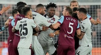 EL ONLINE: West Ham - Leverkusen 1:1, Schick už dohrál. Liverpool vypadl