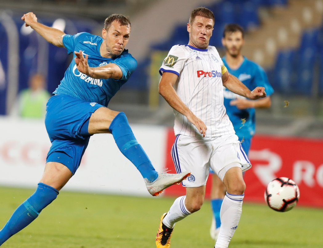 Ruský favorit dokázal jako druhý smazat ztrátu 0:4 z prvního duelu a po drtivé výhře 8:1 v prodloužení postoupil do závěrečného 4. předkola