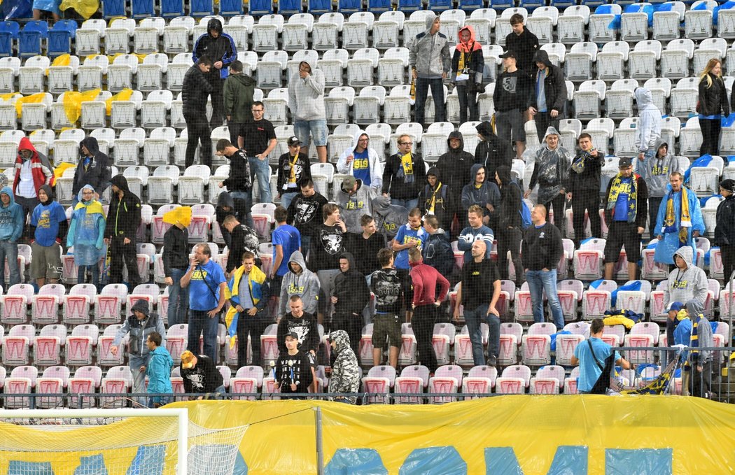 Zlínští fanoušci na stadionu v Olomouci