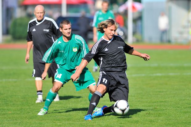 Pavel Nedvěd (vpravo), Marian Švrček a Ivan Hašek (vlevo) v benefičním utkání Pavel Nedvěd (vpravo), Marian Švrček a Ivan Hašek (vlevo) v benefičním utkání