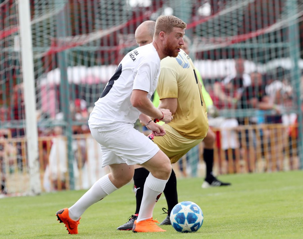 Jakub Voráček během fotbalové exhibice pořádanou pro jeho nadaci