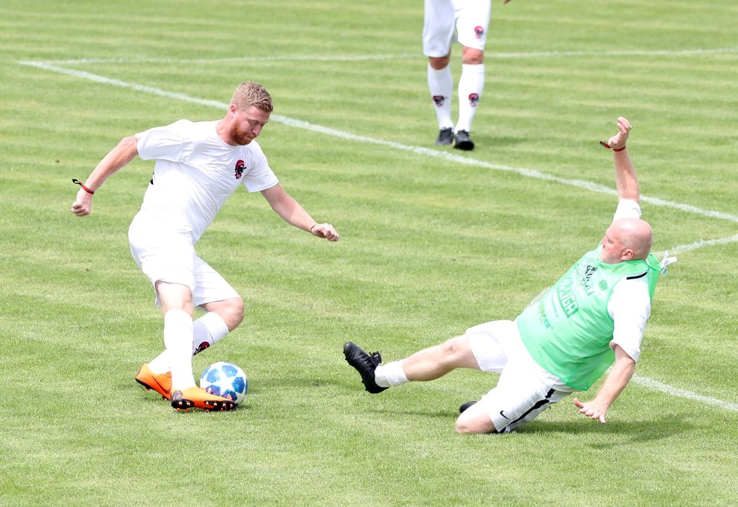 Jakub Voráček ve fotbalové akci! Ukázal krásnou kličku při exhibičním utkání pro nadaci, kterou podporuje