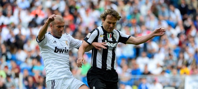 Česká hvězda Pavel Nedvěd válí i po skončení kariéry. Takhle si užíval při benefičním zápase proti Realu Madrid