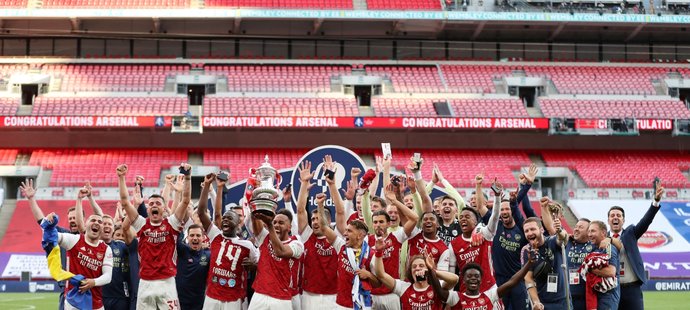 Fotbalisté Arsenalu získali rekordní 14. FA Cup. Ve finále porazili Chelsea 2:1