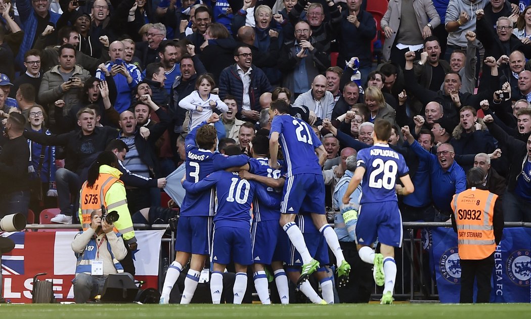 Chelsea porazila rivala z Londýna Tottenham 4:2 a postoupila do finále FA Cupu