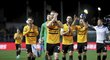 Hráči Newportu slaví senzační postup přes Leicester v FA Cupu