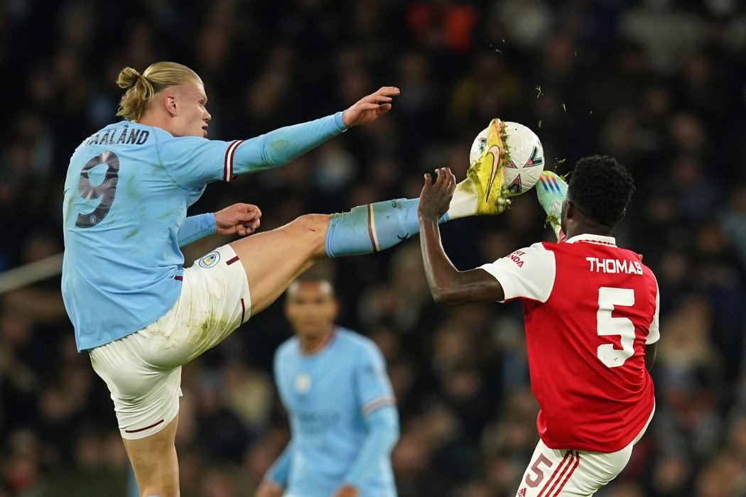 Fotbalisté Manchesteru City vyřadili v FA Cupu Arsenal, rozhodl Nathan Aké