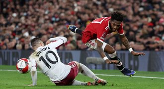 Gerrardovi návrat na Old Trafford nevyšel. V FA Cupu jdou dál United