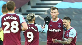 West Ham se Součkem vybojoval postup, Arsenal v FA Cupu končí