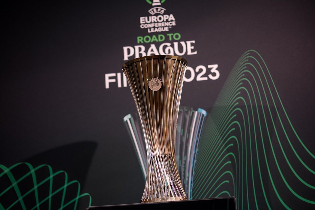 Trofej pro vítěze Konferenční ligy v Praze