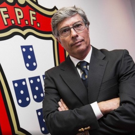 Komisi rozhodčích Fotbalové asociace ČR povede bývalý sudí a zástupce UEFA Portugalec Vítor Melo Pereira.