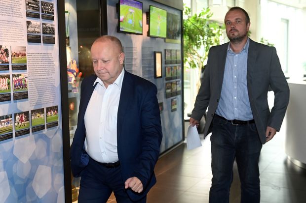 Petr Fousek s Jiřím Šidliákem míří na tiskovou konferenci Petr Fousek s Jiřím Šidliákem míří na tiskovou konferenci