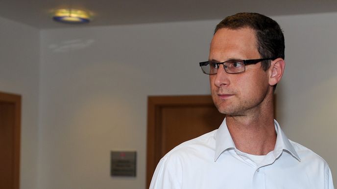 Martin Synecký byl obviněn kvůli prozrazení odposlechů v kanceláři Miroslava Pelty Martin Synecký byl obviněn kvůli prozrazení odposlechů v kanceláři Miroslava Pelty