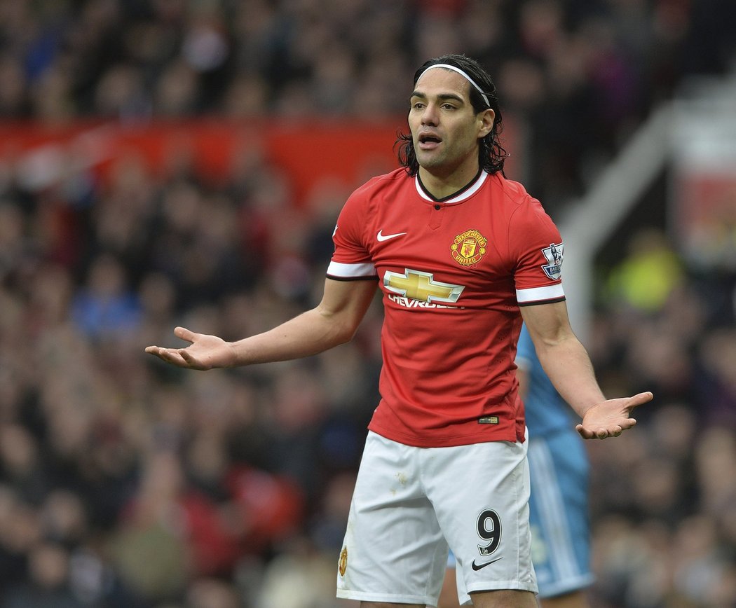 Útočník Falcao se v manchesteru United trápí, trenéři ho dokonce poslali rozehrát za rezervní tým