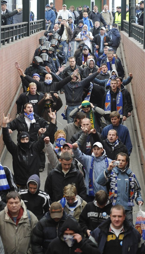 Fanoušci Baníku Ostrava na pražském nádraží. Fanoušci Baníku Ostrava na pražském nádraží.