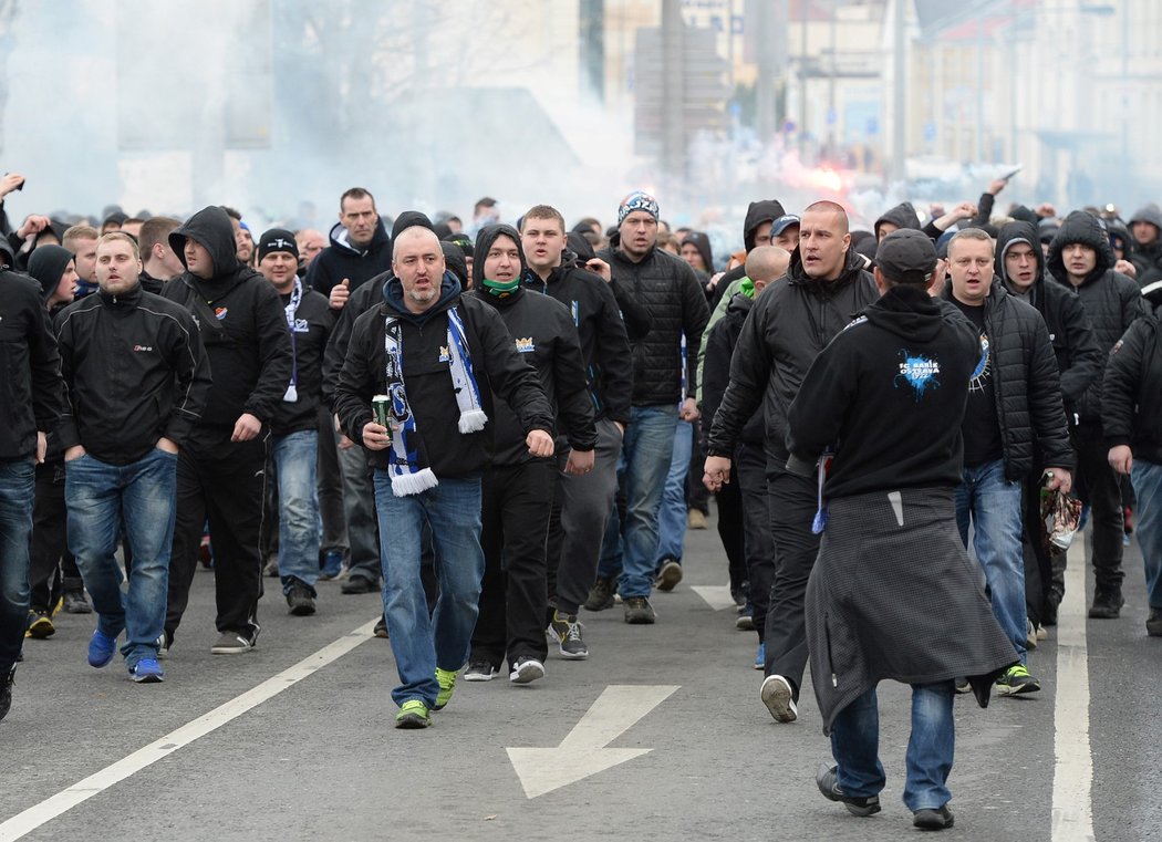 Pochod fanoušků Baníku Ostrava na utkání s Opavou