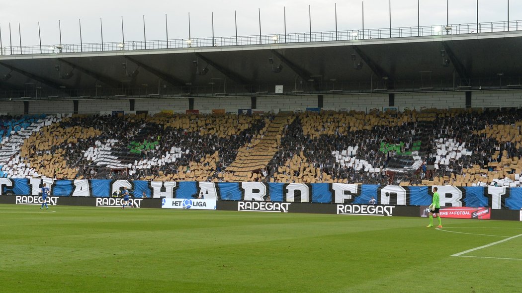 Choreo fanoušků Baníku Ostrava při zápase se Slavií