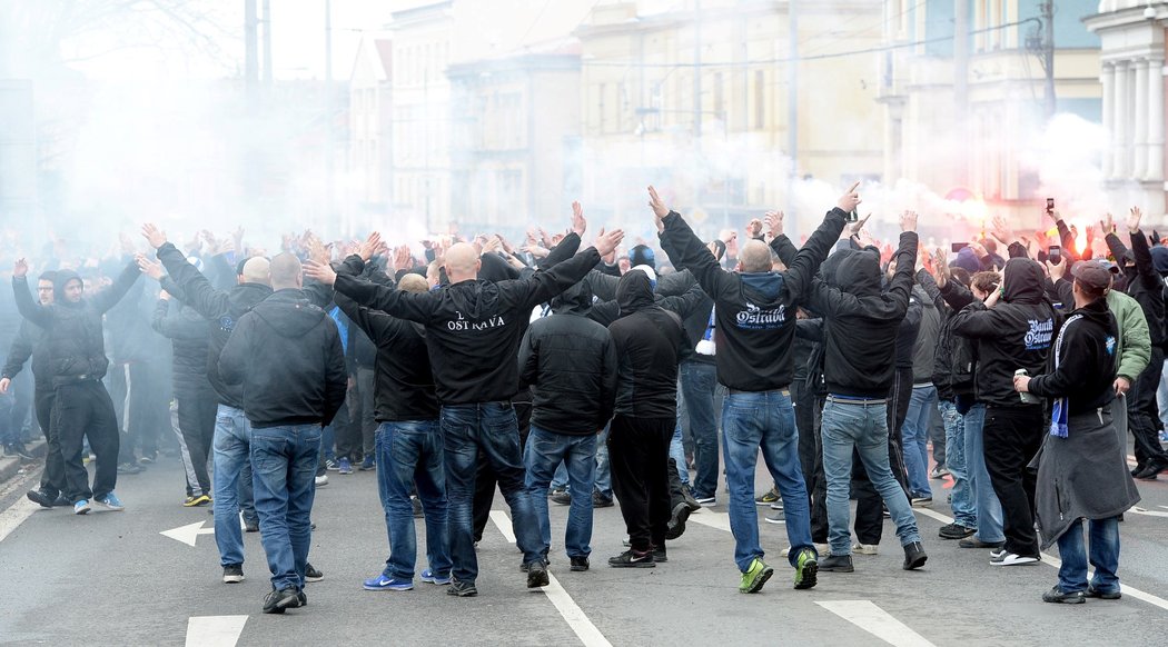 Pochod fanoušků Baníku Ostrava na utkání s Opavou