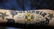 Ruka německého fanouška, který si nechal udělat tetování na motivy svého oblíbeného klubu