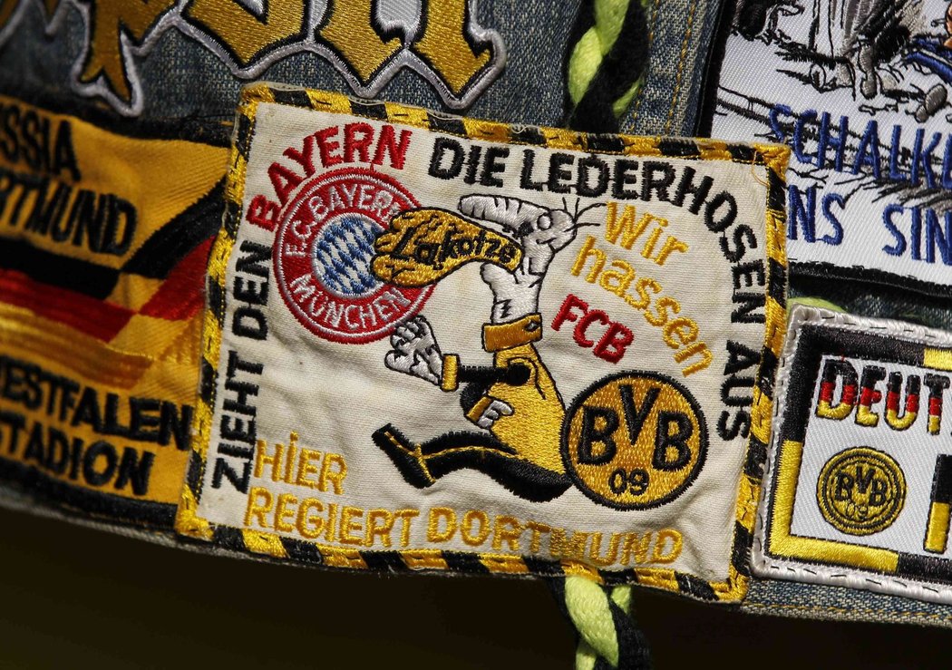 Nesnášíme Bayern! Fanoušci Borussie vymýšlí vtipné motivy proti svému největšímu rivalovi