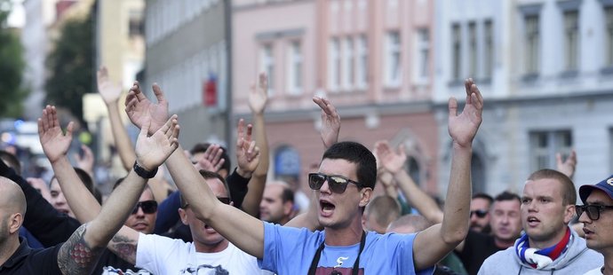 Fanoušci Hajduku Split pochodují na liberecký stadion