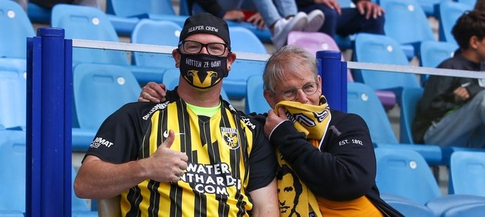 Nizozemský premiér Mark Rutte vyzval fanoušky, aby na stadionech mlčeli