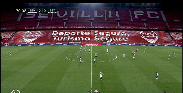Prázdný stadion Sevilly během derby s Betisem