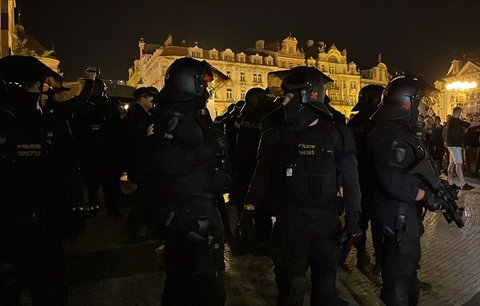 Při oslavách fanoušků West Hamu v centru musela zasahovat policie